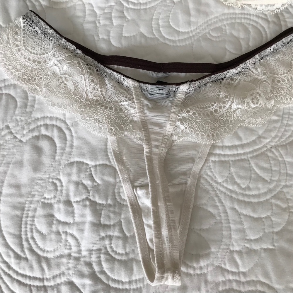 Le Mystere Isabella All Over Lace Bra and Panty Set 32F/Medium - Picture 10 of 11
